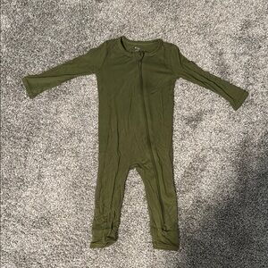 Kyte BABY zippered rompers, Olive